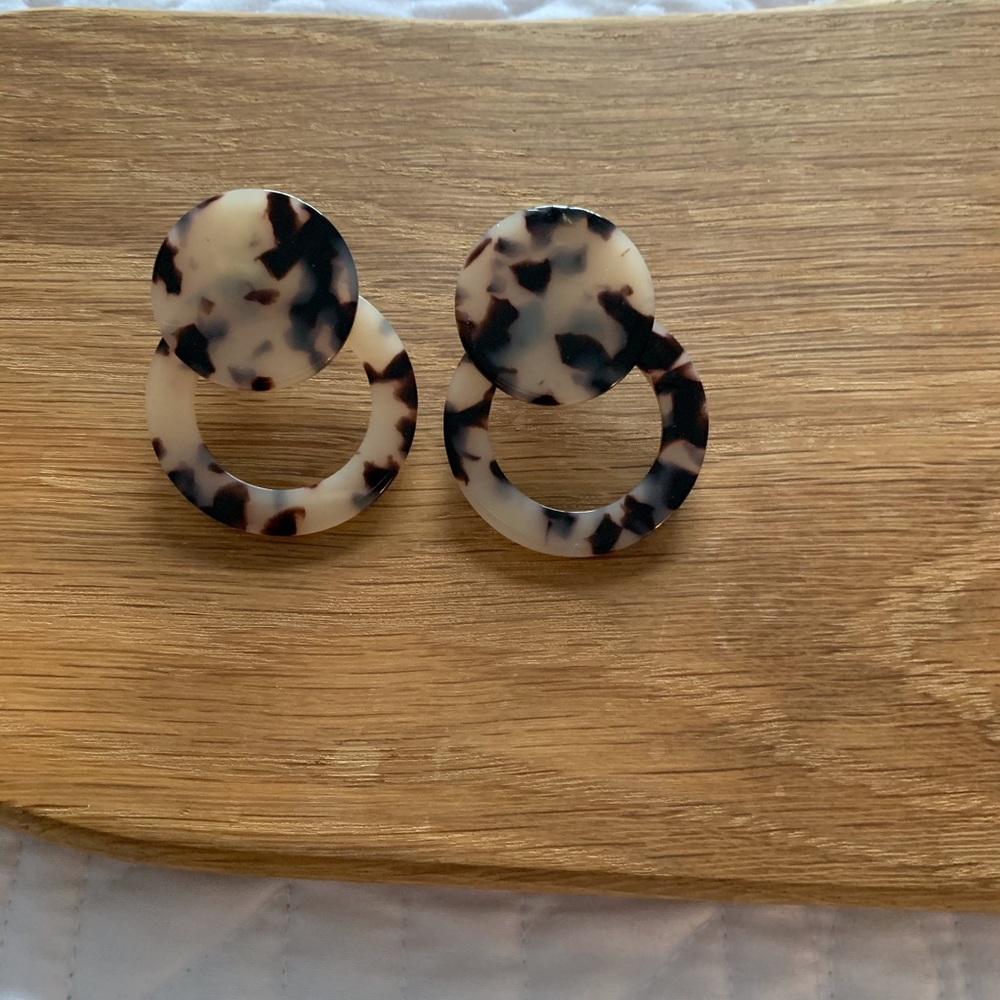 Amber Sceats Akoyo Earrings Grey Tortoise